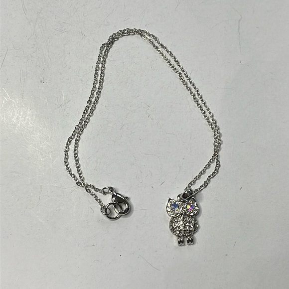 Jewelry - Sparkly iridescent eyes owl necklace silver tone chain